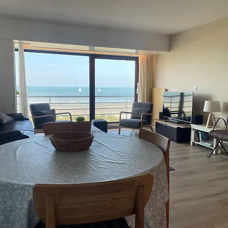 Apartment With Beautiful Sea View